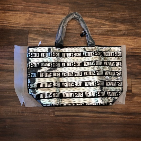 ⭐️Victoria’s Secret Limited Edition Bag - Picture 1 of 6